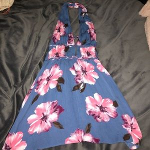 Venus women’s size 2 halter dress